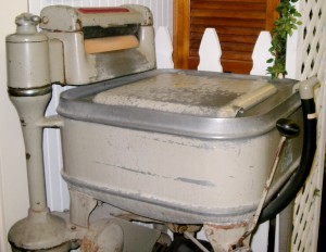 1920 ca Electric washing machine typical of the 1920s