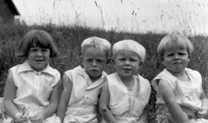 1929 ca Merna, Roald, Norman, Donald in field