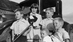 1932 Donald, Merna with doll, Robert sitting in wagon, Roald Norman Hansen