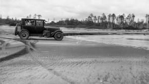 1936-07-16 Hansens in car at Copalis Beach